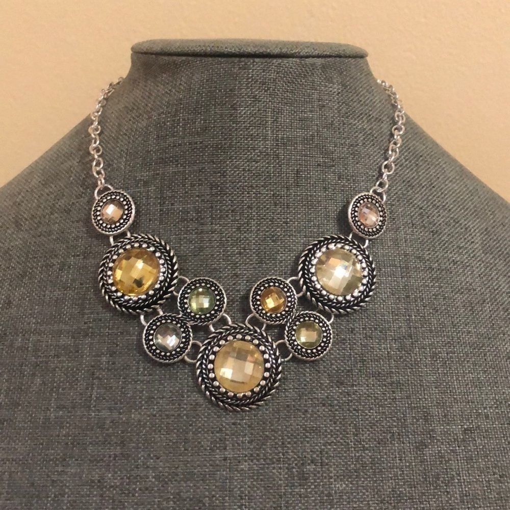 Silver Tone Necklace w/ Circe Yellow & Green Tone